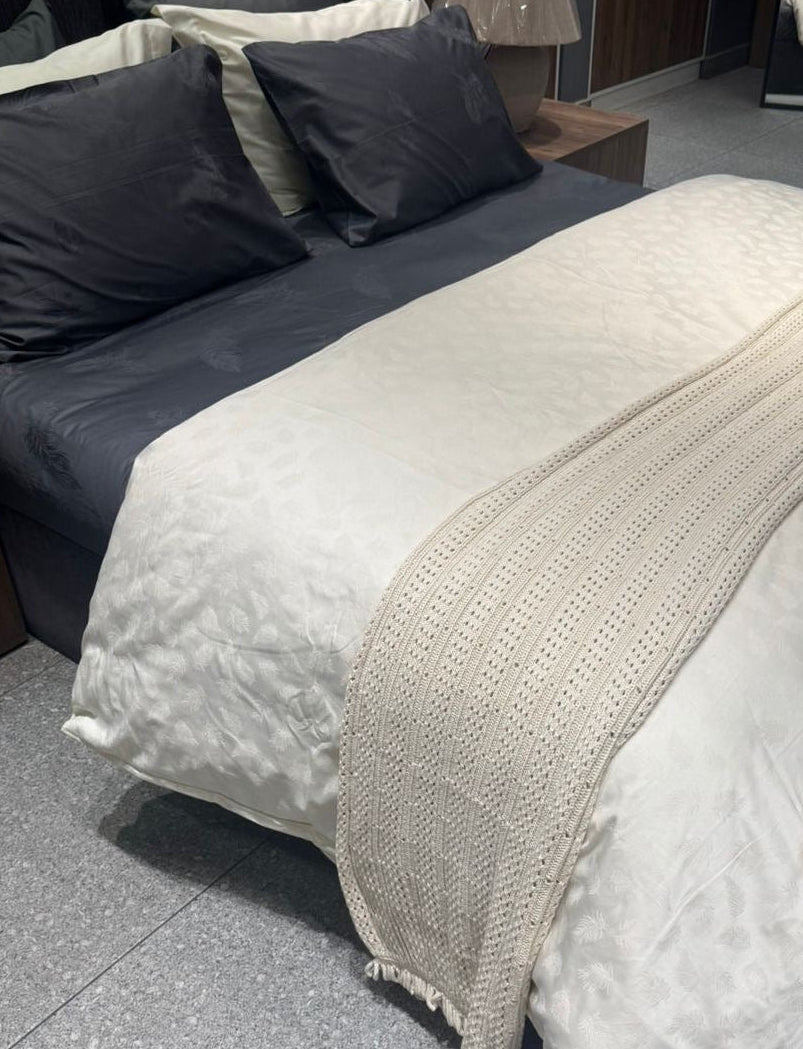Eyelets Lined Throw Blanket